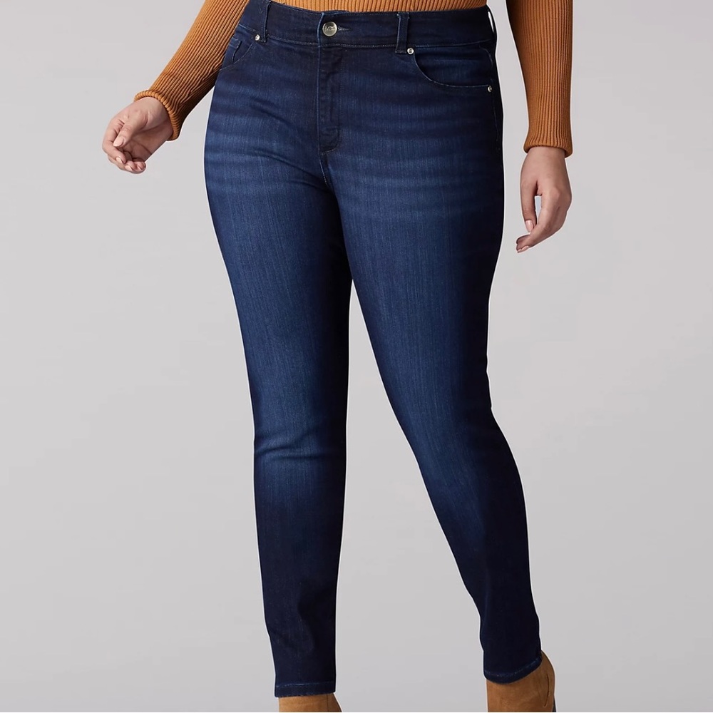 NWT * PLUS SIZE*  SKINNY LEG JEAN